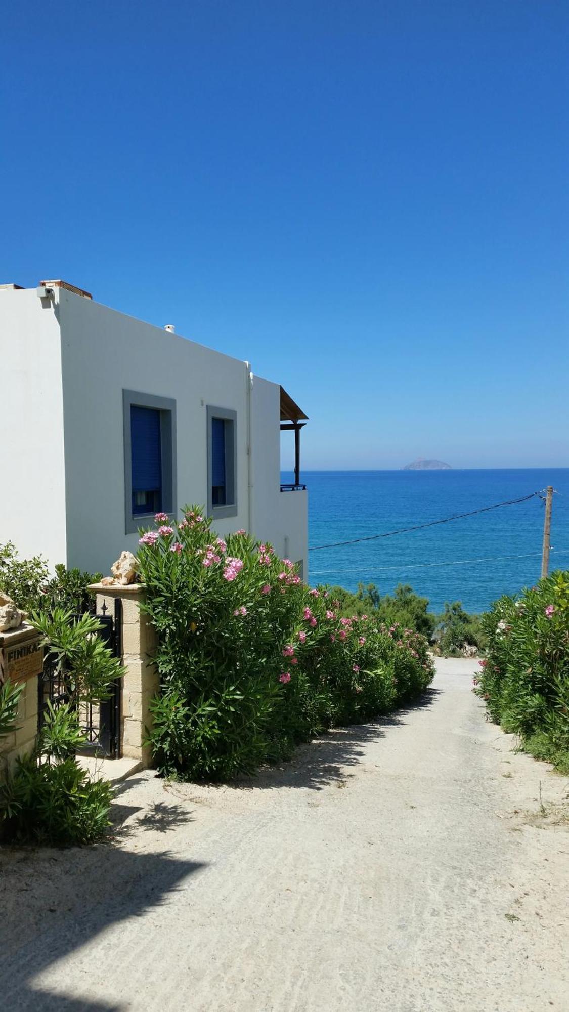 Finikas Studios & Apartments - Kalamaki Holidays Bagian luar foto