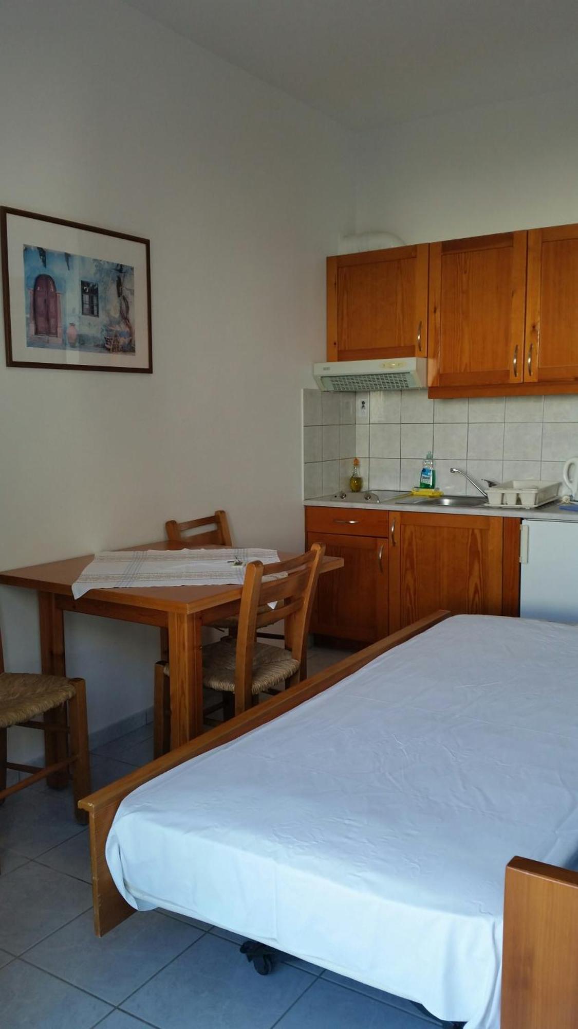 Finikas Studios & Apartments - Kalamaki Holidays Bagian luar foto