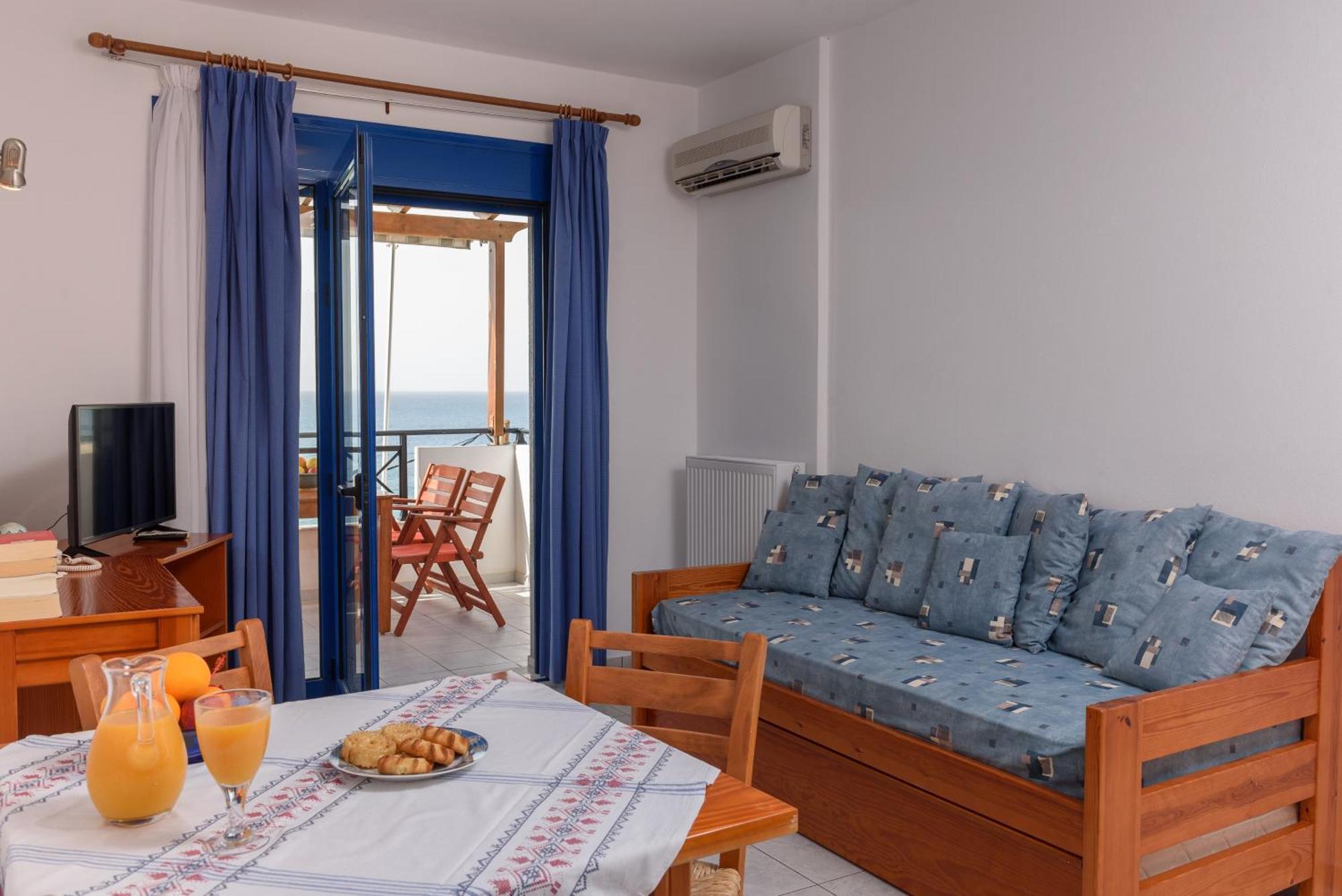 Finikas Studios & Apartments - Kalamaki Holidays Bagian luar foto