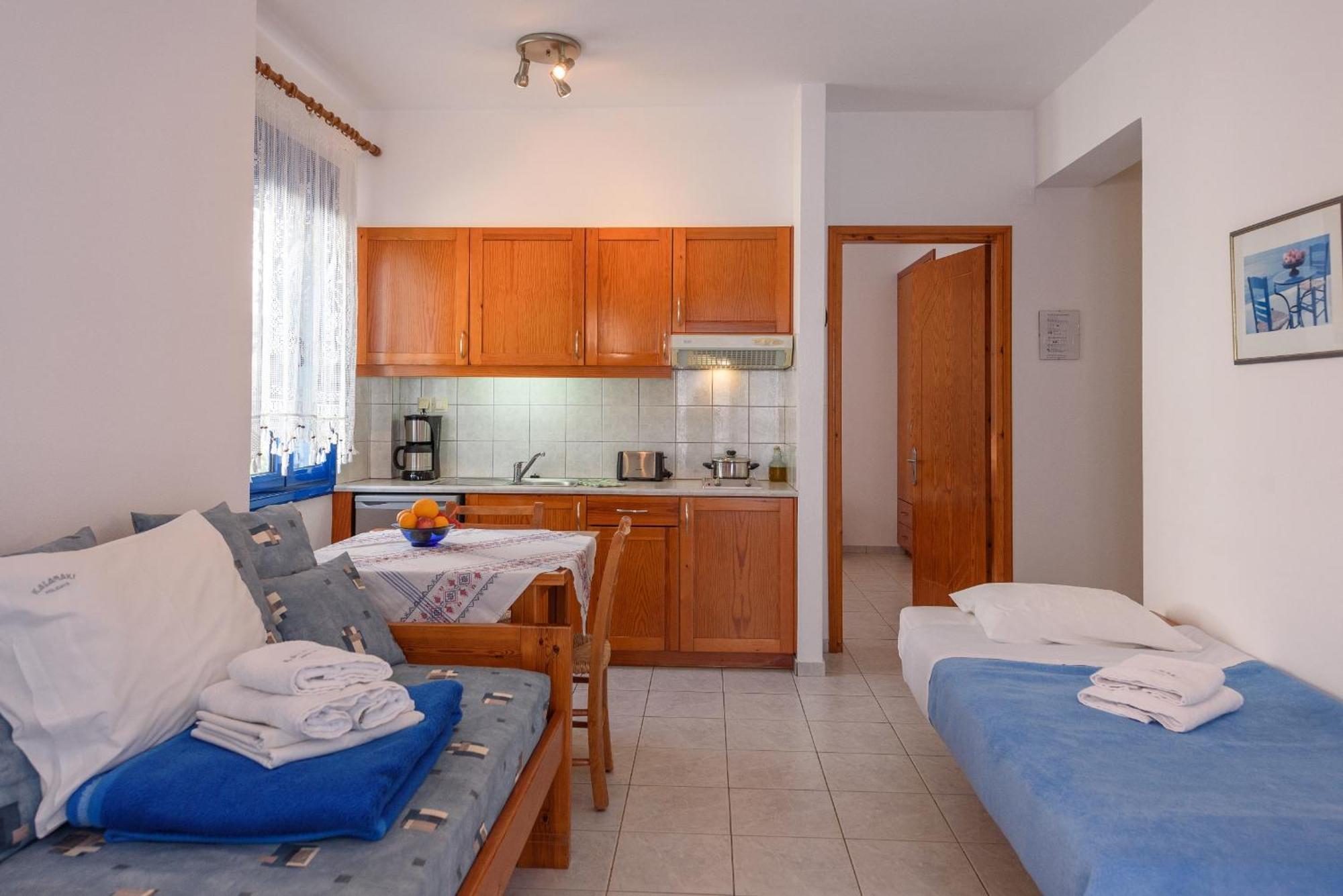 Finikas Studios & Apartments - Kalamaki Holidays Bagian luar foto
