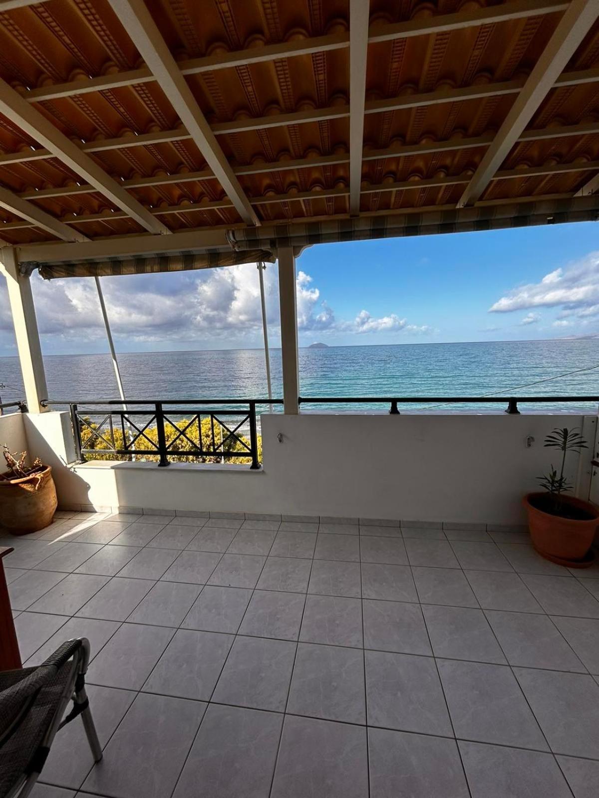 Finikas Studios & Apartments - Kalamaki Holidays Bagian luar foto