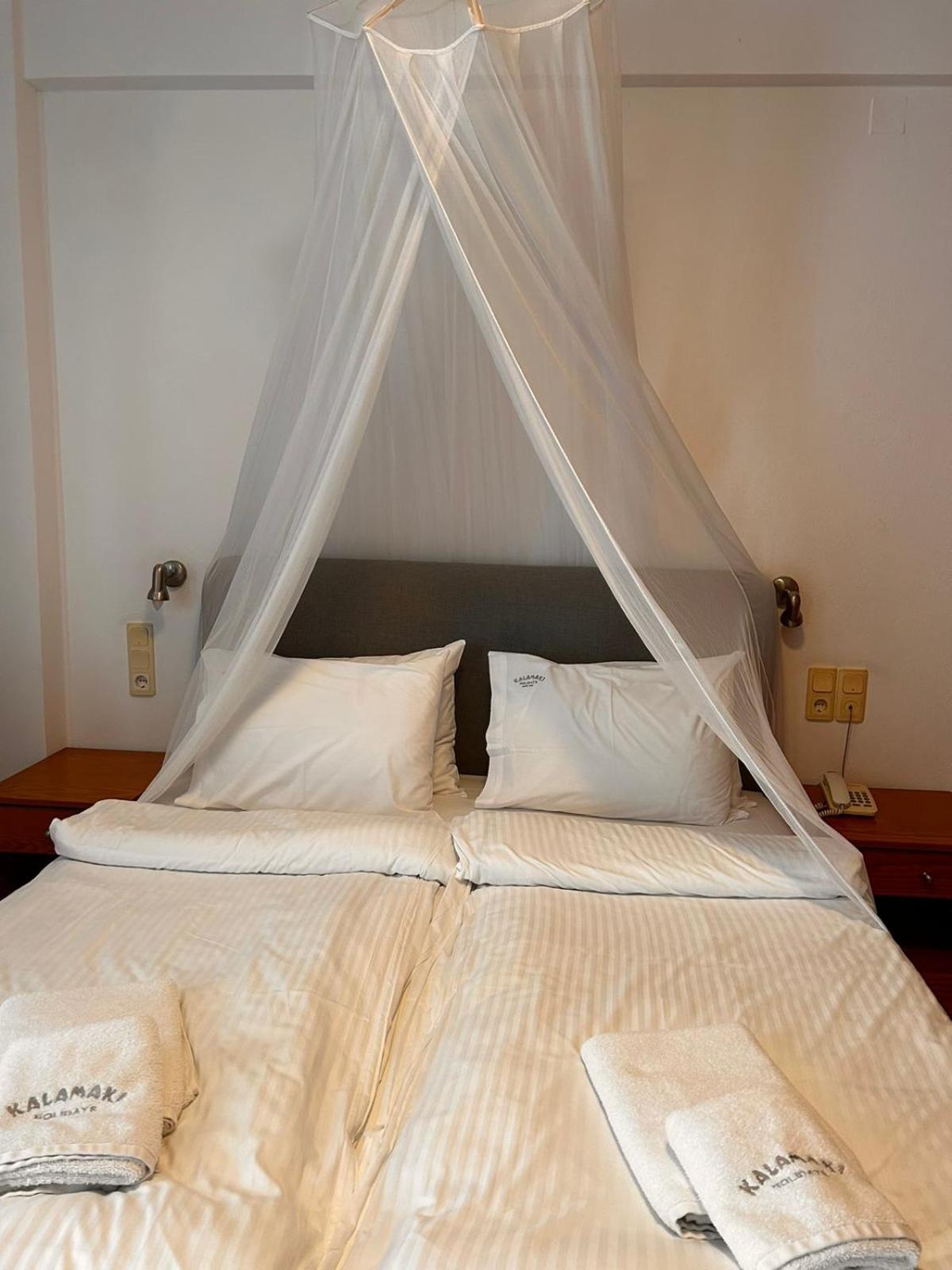 Finikas Studios & Apartments - Kalamaki Holidays Bagian luar foto