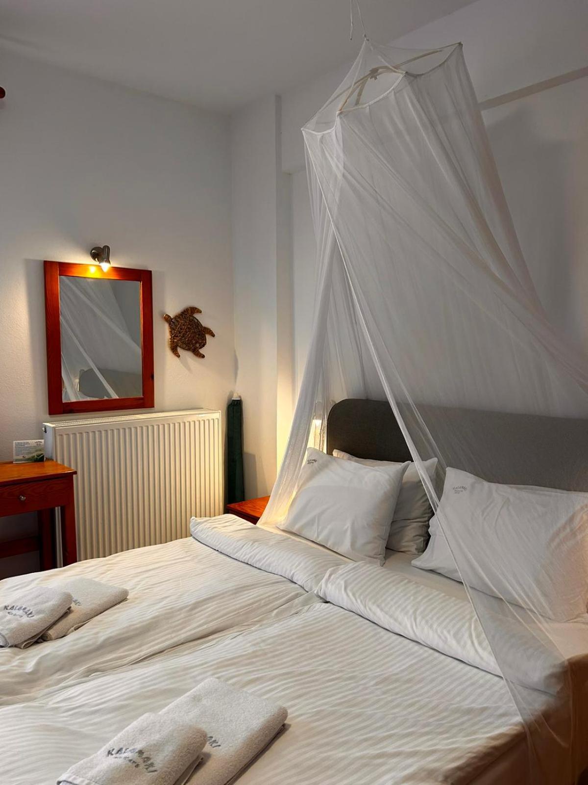 Finikas Studios & Apartments - Kalamaki Holidays Bagian luar foto