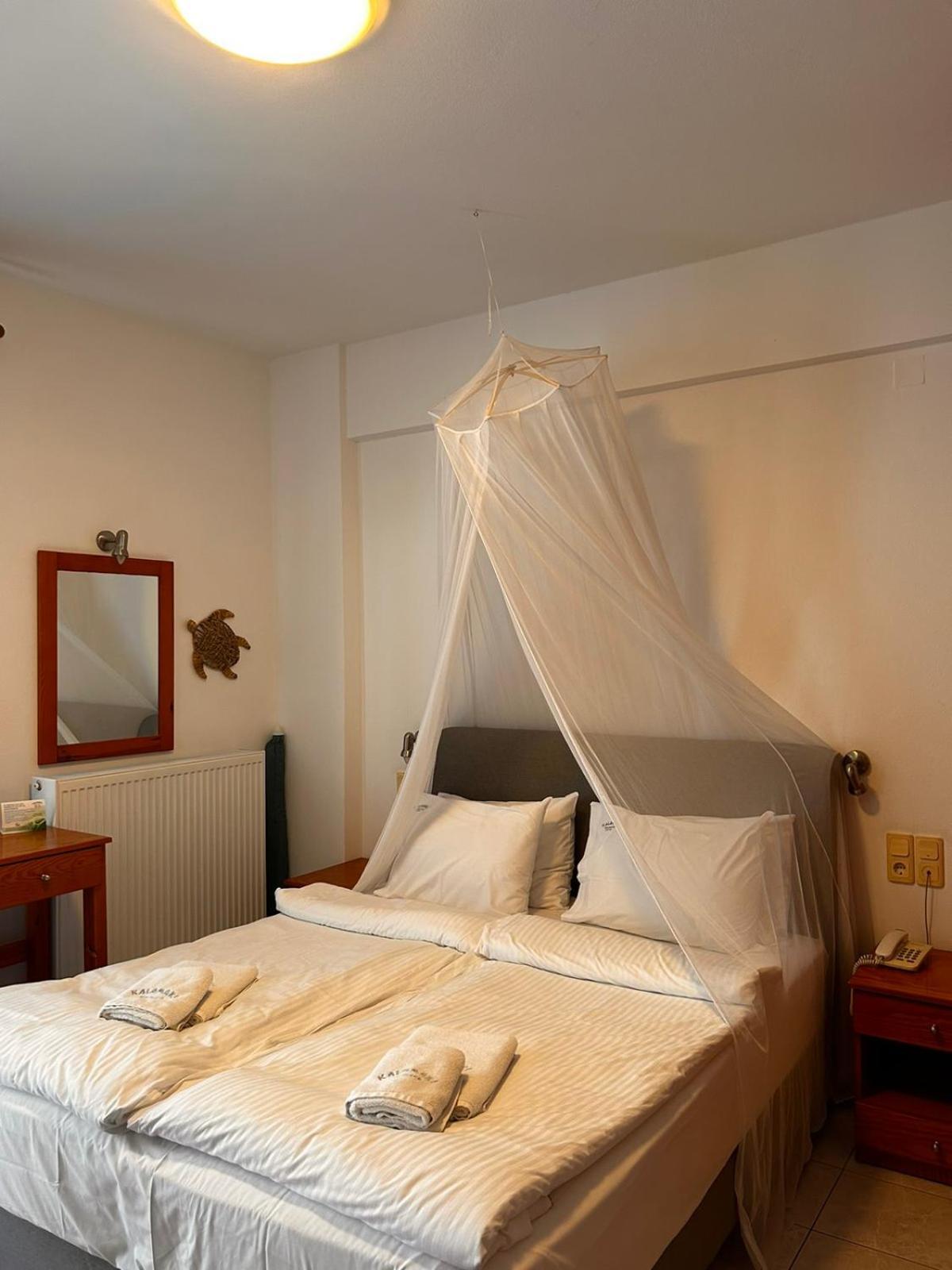 Finikas Studios & Apartments - Kalamaki Holidays Bagian luar foto