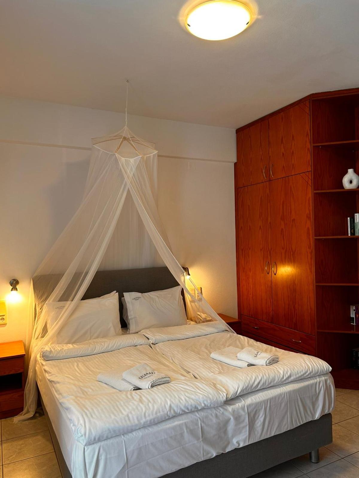 Finikas Studios & Apartments - Kalamaki Holidays Bagian luar foto