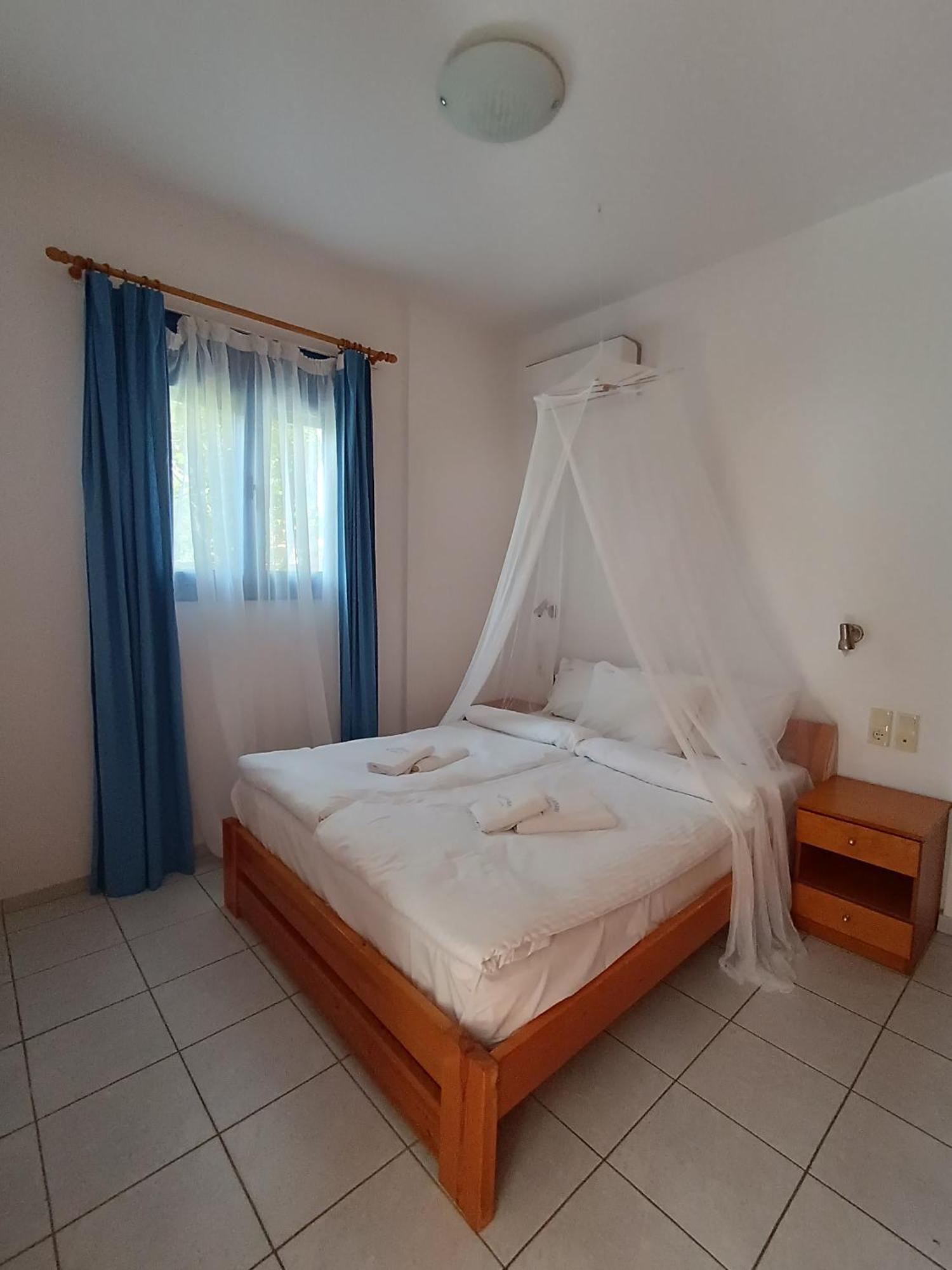 Finikas Studios & Apartments - Kalamaki Holidays Bagian luar foto