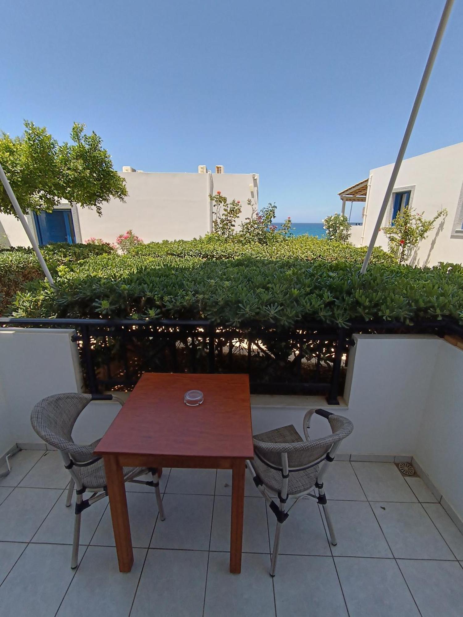 Finikas Studios & Apartments - Kalamaki Holidays Bagian luar foto
