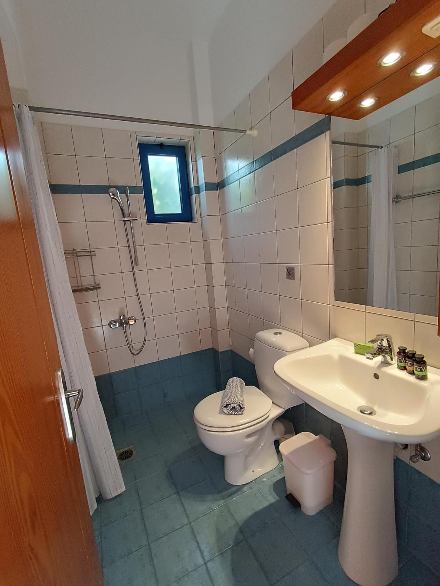 Finikas Studios & Apartments - Kalamaki Holidays Bagian luar foto